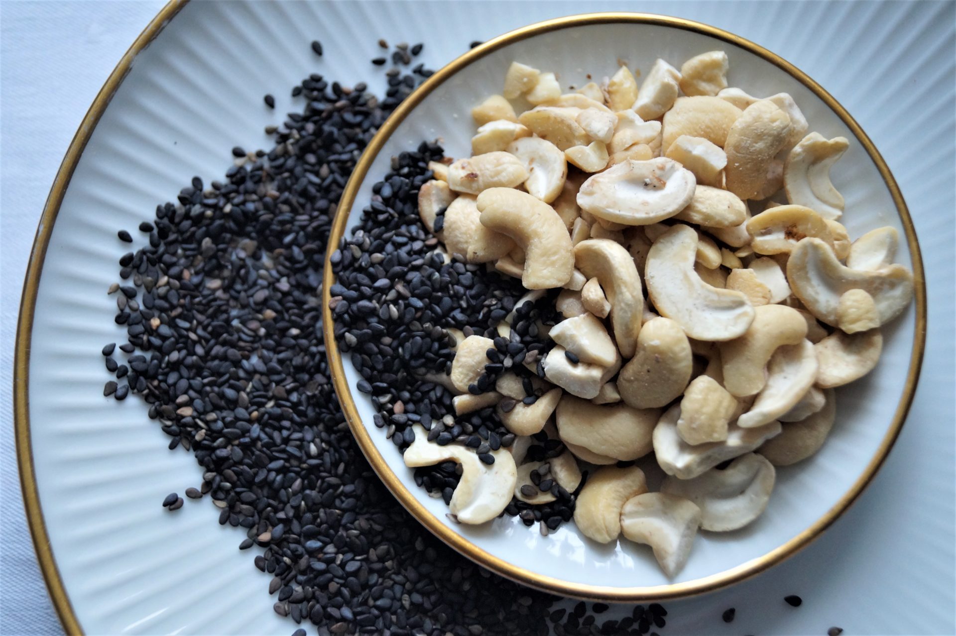 Cashewmilch* mit schwarzem Sesam